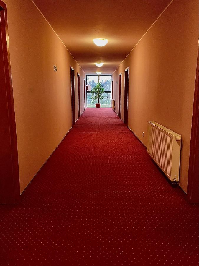 Hotel Dowhan Nowe ภายนอก รูปภาพ